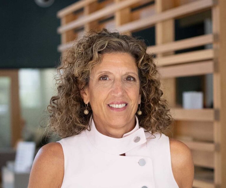 Headshot of Robin Burns