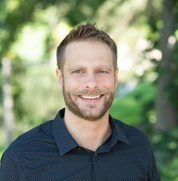 Headshot of Aaron Einfeld