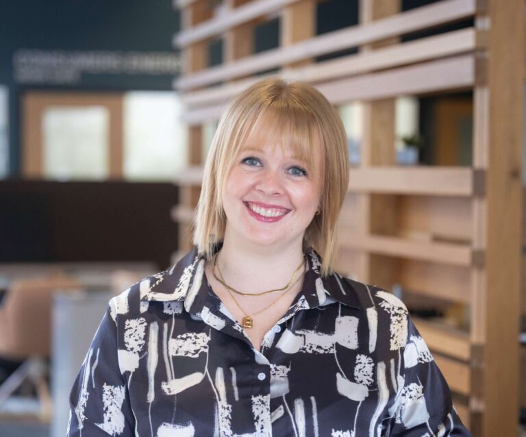 Headshot of Betsy DuBreuil