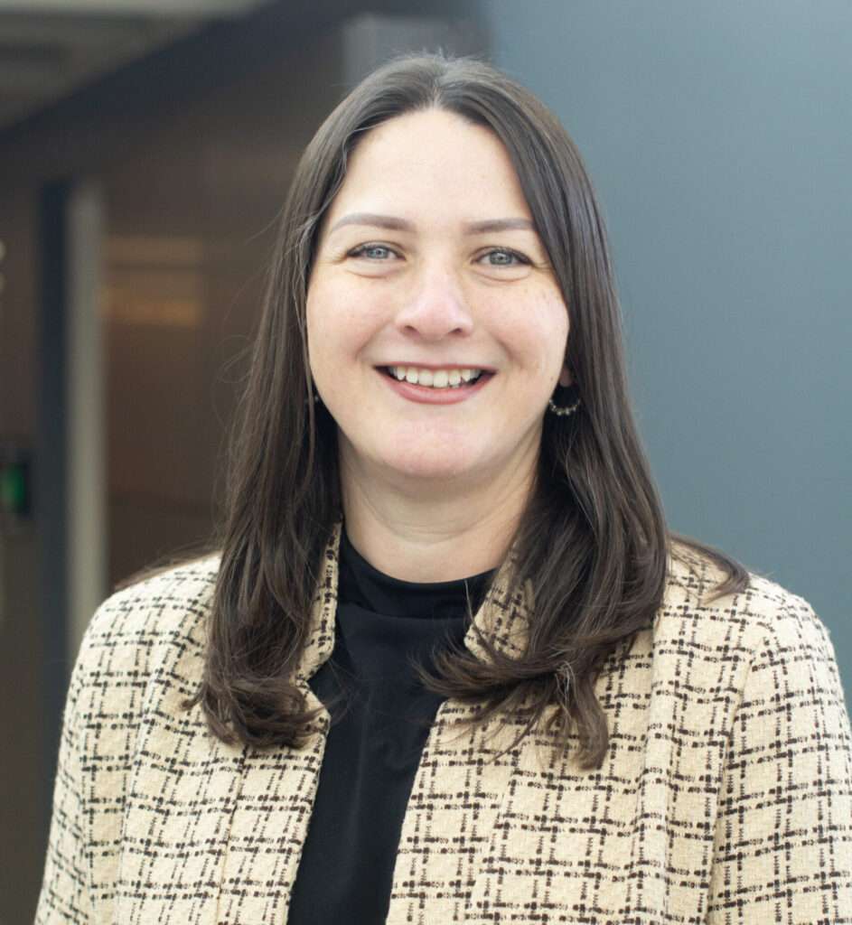 Ana Espinzoa Headshot