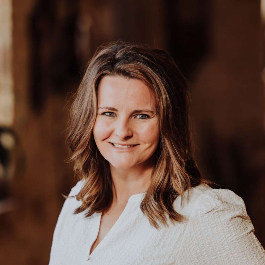 Shawna Hondorp Headshot